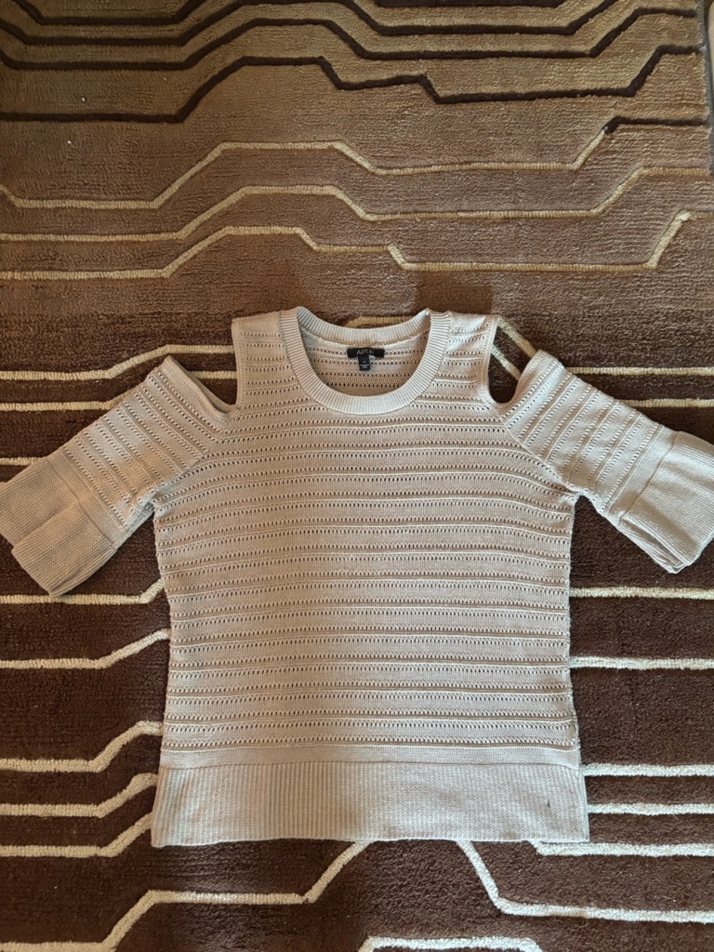 Apt 9 Women’s Crew Neck w/ 3/4 length sleeve Size M LIKE NEW!